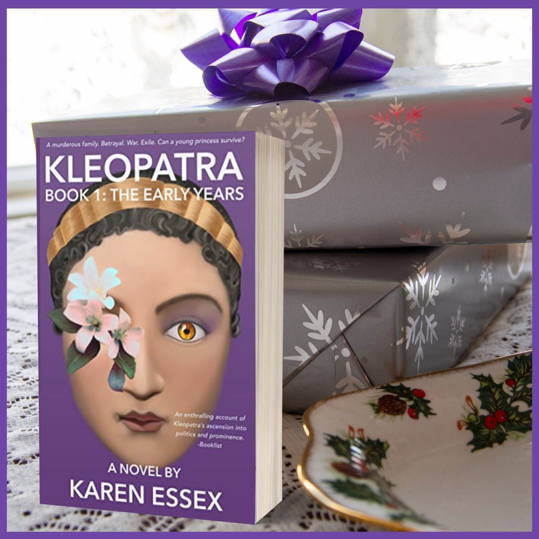 Kleopatra paperback book with gifts